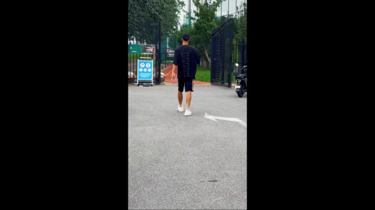 开云棋牌-博主：国安下午开始备战与三镇的比赛，吴少聪、李磊现身训练场