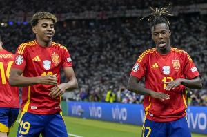 开云棋牌-上赛季至今西甲成功过人榜：亚马尔居首，尼科、维尼修斯分列二三