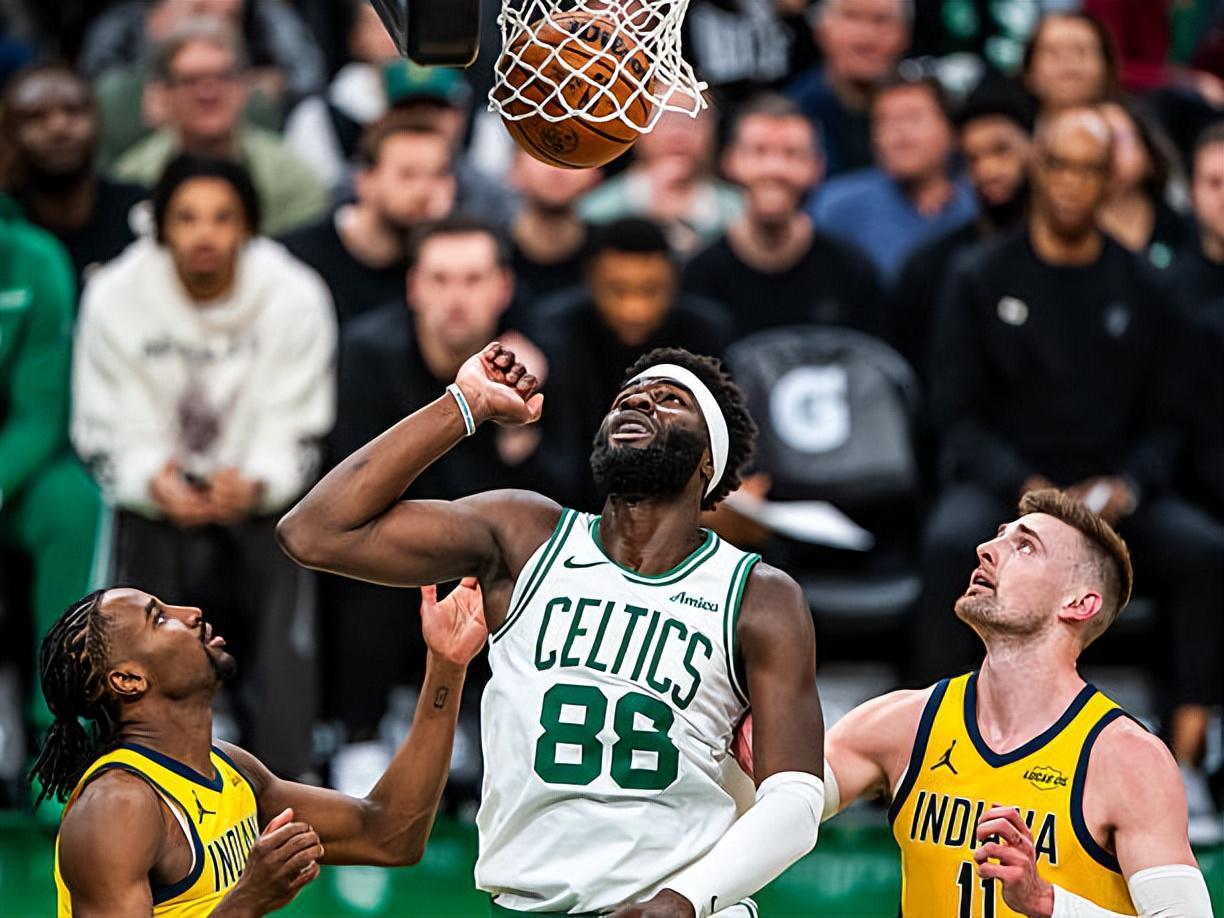 开云棋牌-性价比也太高了！凯尔特人底薪中锋已经是全联盟最强蓝领之一了？