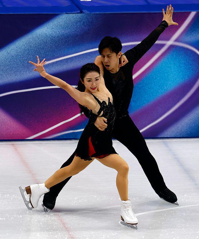 游戏模拟器APP下载-团体赛出现失误，隋文静哭着说“对不起”